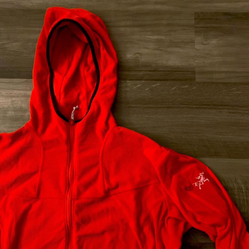 Woman’s Arc’Teryx Full-Zip Hooded Mid-Layer